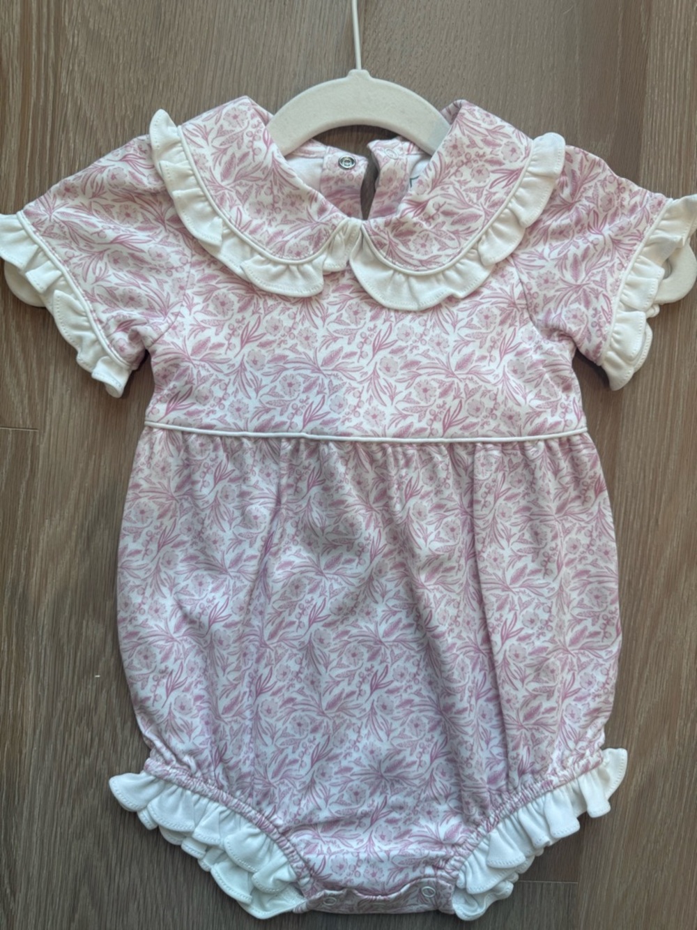NWT Lila and Hayes Pretty Pink Blooms Council Bubble